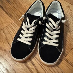 NEW Dolce vita Sneakers
